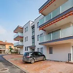 Apartament Beeindruckendes 550 Meter Zum Mit Toller Sonnenterrasse Umag
