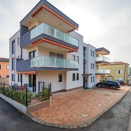 Beeindruckendes 550 Meter Zum Mit Toller Sonnenterrasse Umag