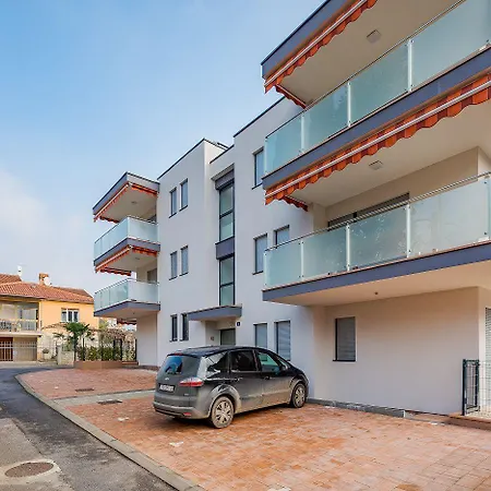 Apartament Beeindruckendes 550 Meter Zum Mit Toller Sonnenterrasse Umag